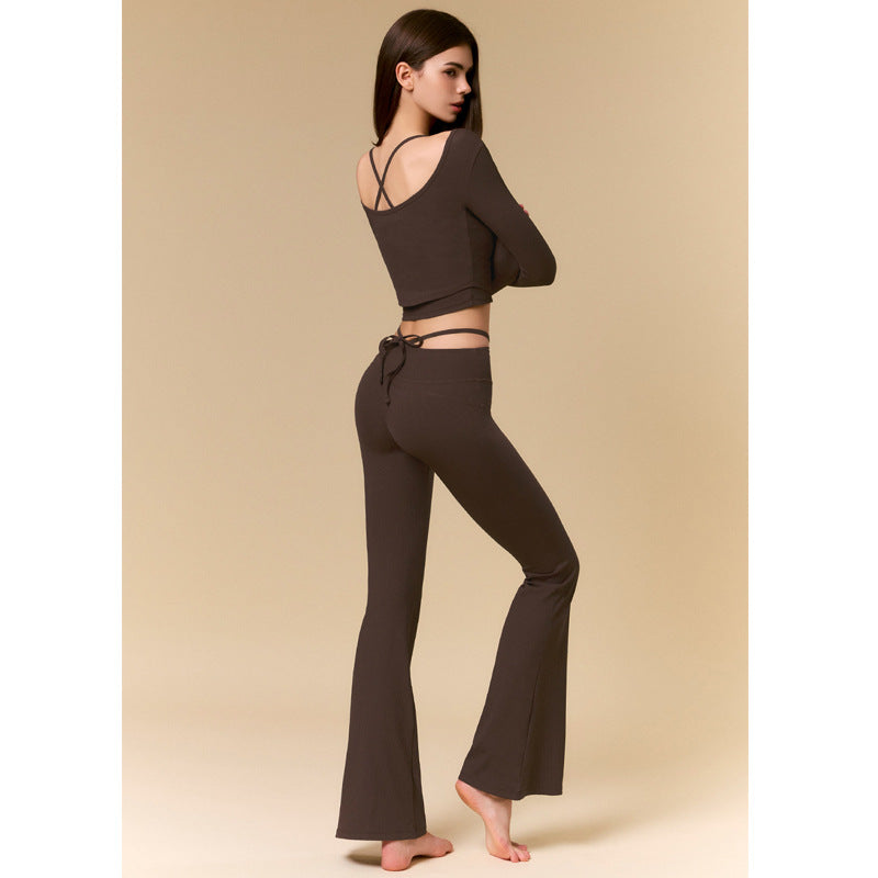 Damen 3-teiliges Yoga Set – Open-Back Crop Top & Flared Pants – Produktbild 5 – Farbe „Brown“