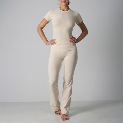 Damen Cotton Jersey Yoga Set – Kurzarm Top & Flare Pants – Produktbild 4 – Farbe „Off-white“