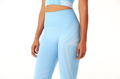 Damen Nude Seamless Yoga Set – Sport-BH & Kurzarm Pants – Produktbild 6 – Farbe „Blue“