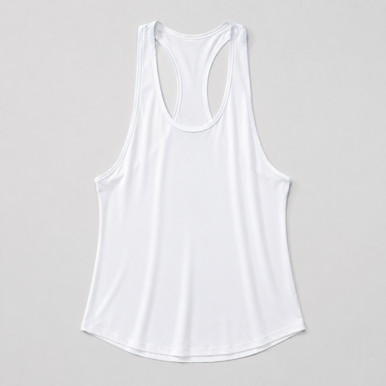 Isela Racerback Tank Top Damen Weiß – lockere Studio-Flatlay-Ansicht