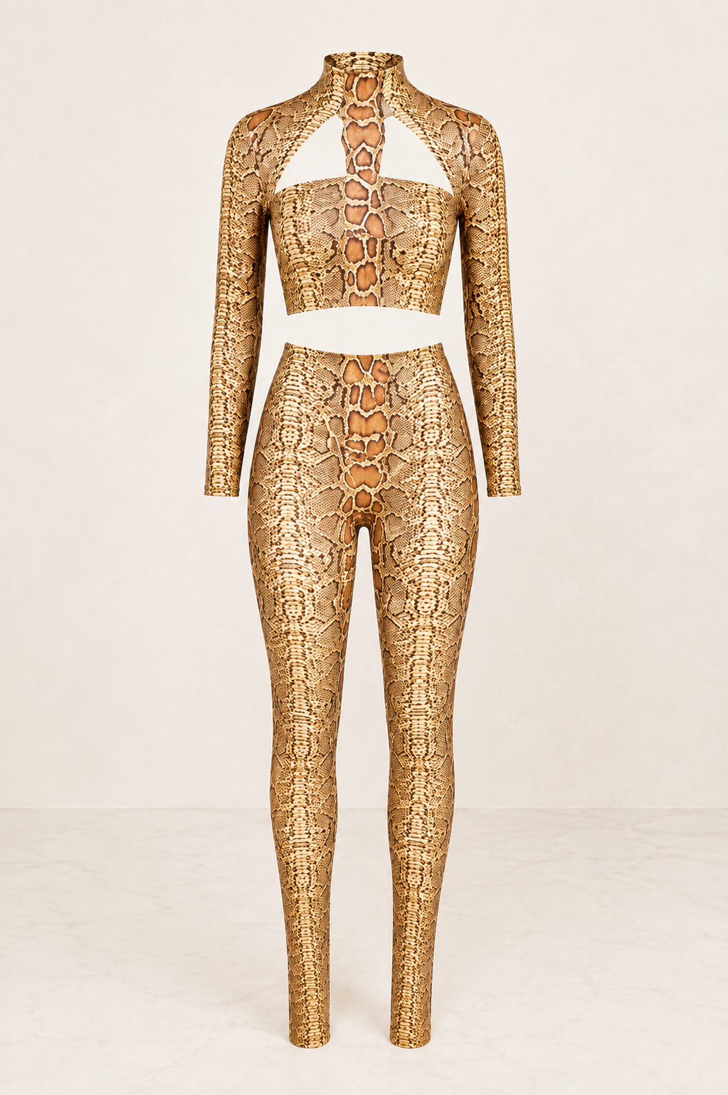 ISELA Snake Print Set Damen – Editorial Frontansicht im warmen Studio